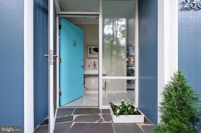 2300 KIMBRO ST, Alexandria, VA 22307