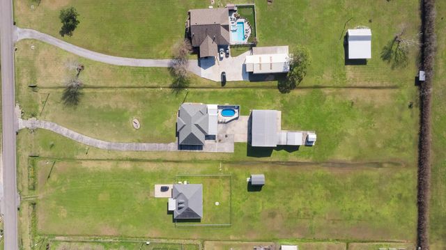 1294 Burma Rd, Thibodaux, LA 70301