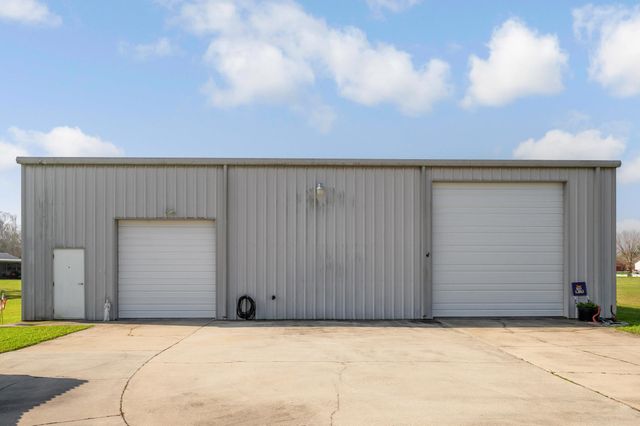 1294 Burma Rd, Thibodaux, LA 70301