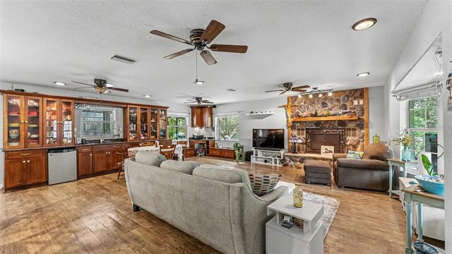1002 W LAKE MARION ROAD, Haines City, FL 33844
