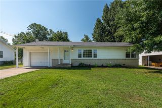 1 W Montgomery Street, Fayetteville, AR 72701