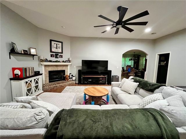25 Overton Drive, Bella Vista, AR 72714