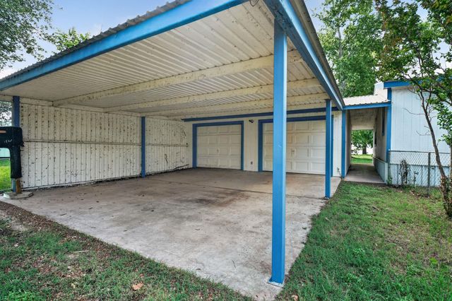 1192 County Road 225, Bluffton, TX 78607