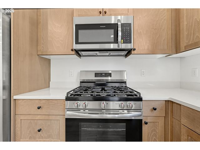 1548 N YOUNG St, Lafayette, OR 97127