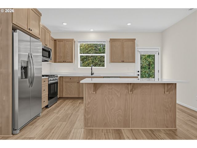 1548 N YOUNG St, Lafayette, OR 97127