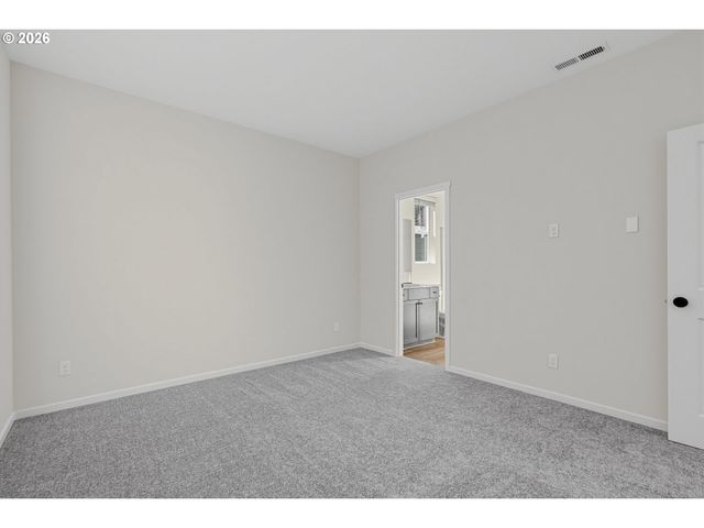 1548 N YOUNG St, Lafayette, OR 97127
