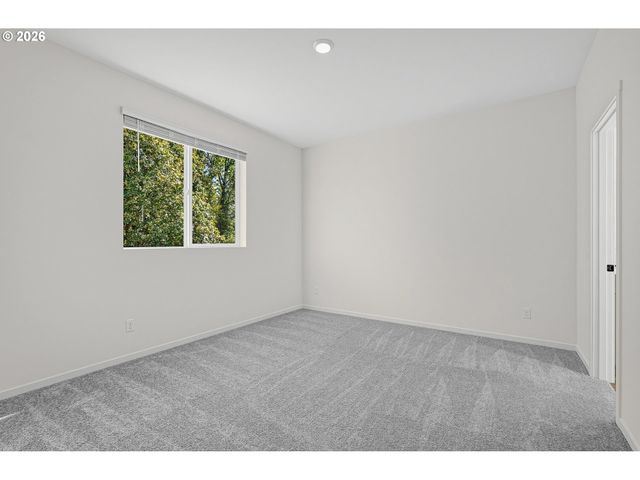 1548 N YOUNG St, Lafayette, OR 97127