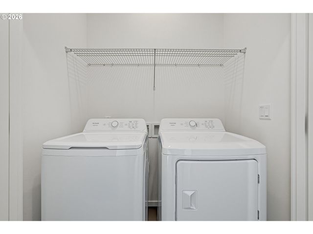 1548 N YOUNG St, Lafayette, OR 97127