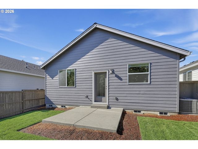1548 N YOUNG St, Lafayette, OR 97127