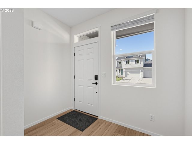 1548 N YOUNG St, Lafayette, OR 97127