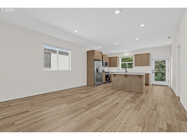 1548 N YOUNG St, Lafayette, OR 97127