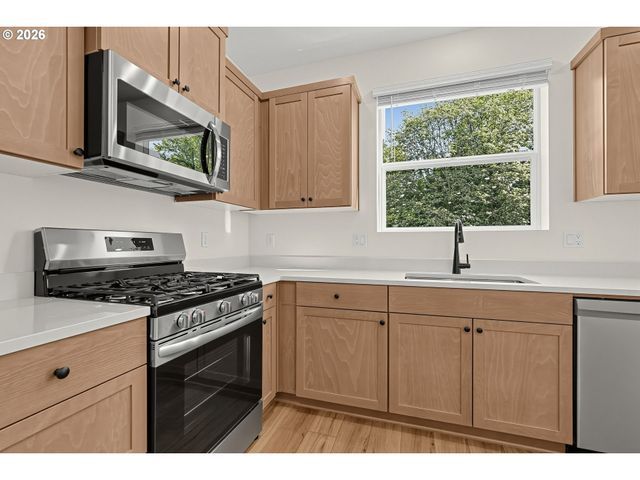 1548 N YOUNG St, Lafayette, OR 97127