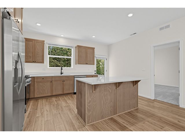 1548 N YOUNG St, Lafayette, OR 97127