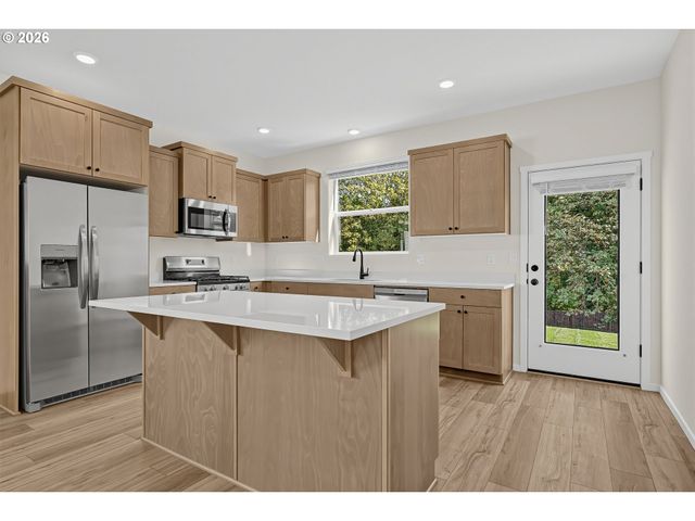 1548 N YOUNG St, Lafayette, OR 97127