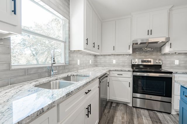 304 Pine Street, Seven Points, TX 75143