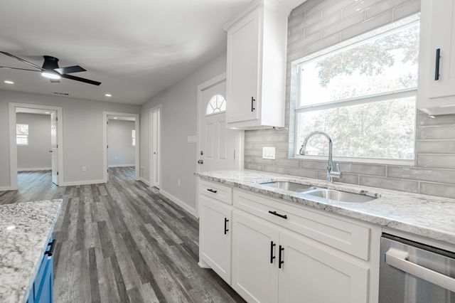 304 Pine Street, Seven Points, TX 75143