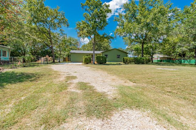 304 Pine Street, Seven Points, TX 75143