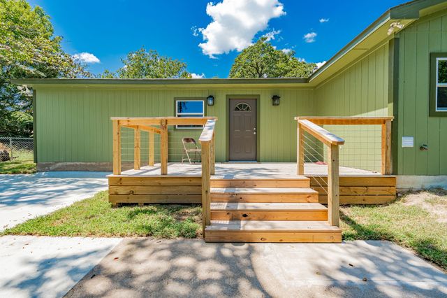 304 Pine Street, Seven Points, TX 75143