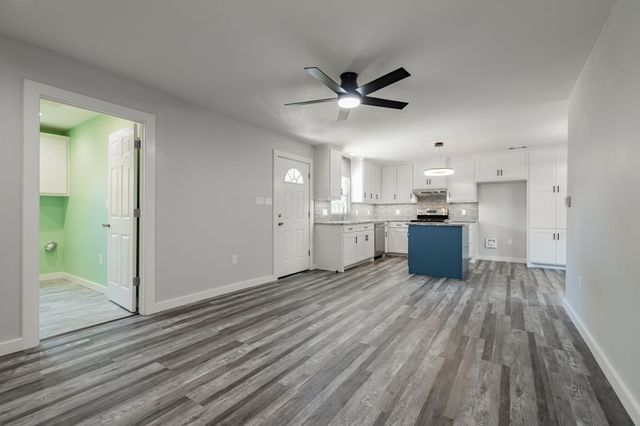 304 Pine Street, Seven Points, TX 75143