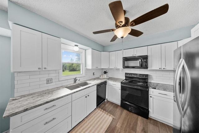 13501 E Prairie Drive, Peculiar, MO 64078