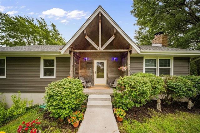 13501 E Prairie Drive, Peculiar, MO 64078