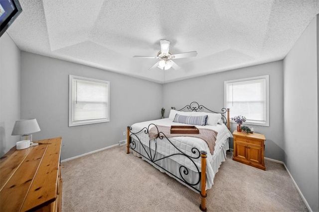 13501 E Prairie Drive, Peculiar, MO 64078