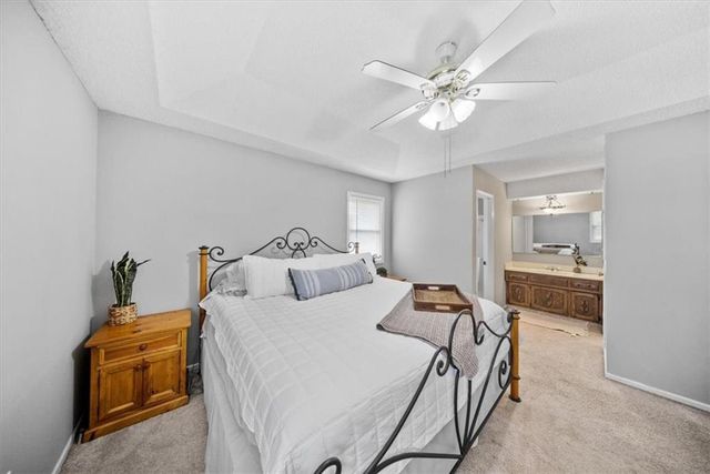 13501 E Prairie Drive, Peculiar, MO 64078