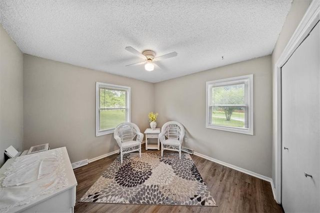 13501 E Prairie Drive, Peculiar, MO 64078