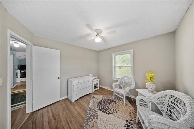 13501 E Prairie Drive, Peculiar, MO 64078