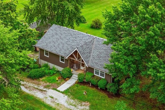 13501 E Prairie Drive, Peculiar, MO 64078