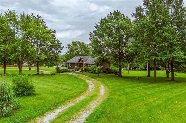 13501 E Prairie Drive, Peculiar, MO 64078