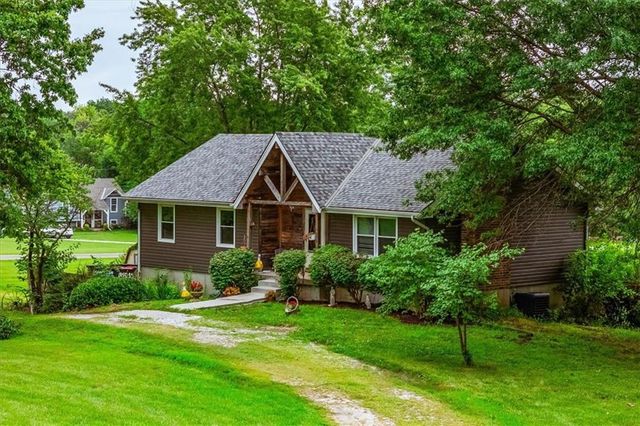 13501 E Prairie Drive, Peculiar, MO 64078