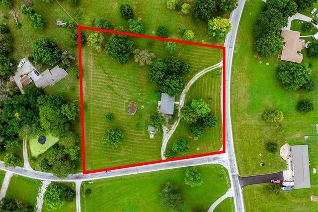 13501 E Prairie Drive, Peculiar, MO 64078