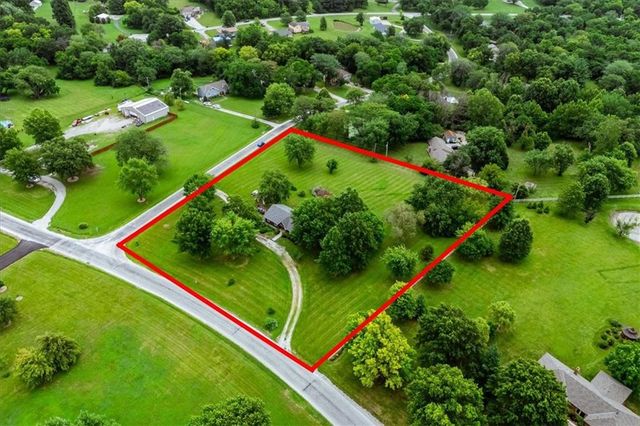 13501 E Prairie Drive, Peculiar, MO 64078