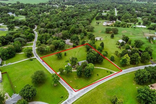 13501 E Prairie Drive, Peculiar, MO 64078