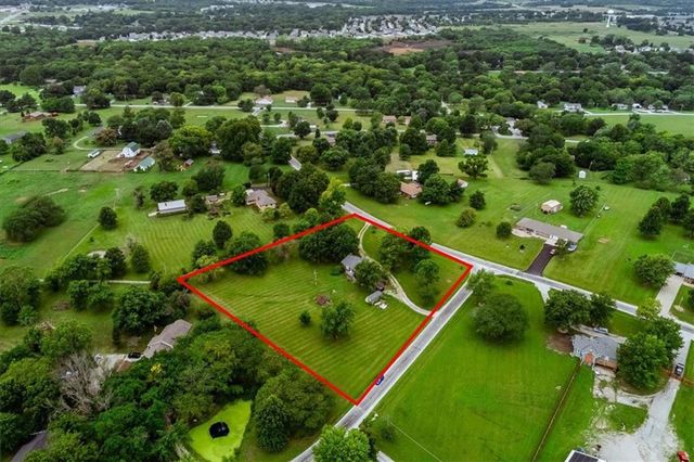 13501 E Prairie Drive, Peculiar, MO 64078