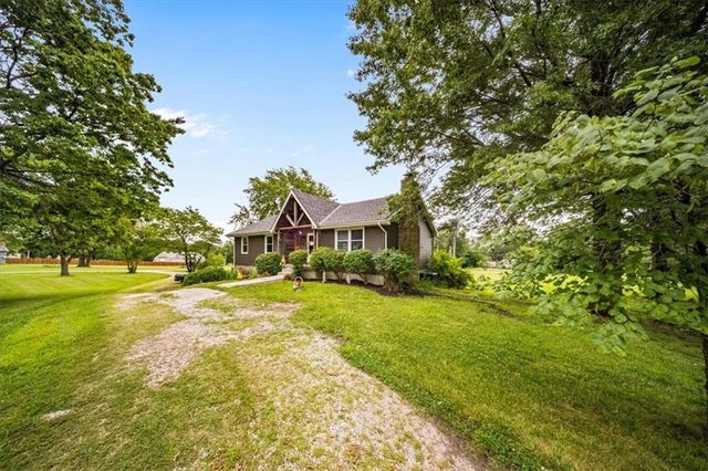 13501 E Prairie Drive, Peculiar, MO 64078