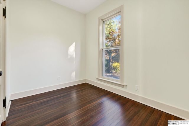 2110 S 33 Street, Omaha, NE 68105