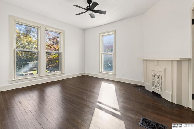 2110 S 33 Street, Omaha, NE 68105