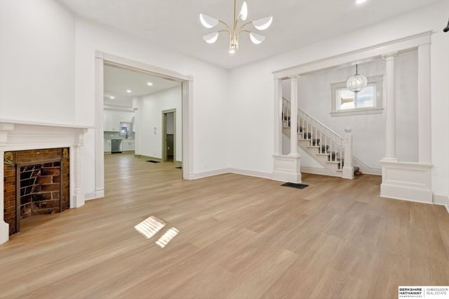 2110 S 33 Street, Omaha, NE 68105