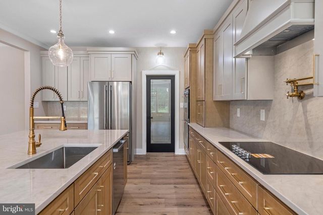 17 MAPLE HILL LN, Harpers Ferry, WV 25425