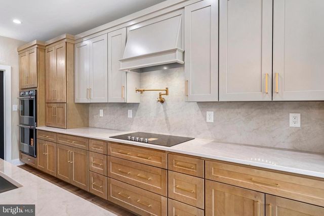 17 MAPLE HILL LN, Harpers Ferry, WV 25425