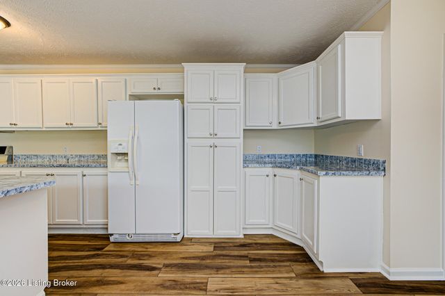 3411 Cedar Point Ln, La Grange, KY 40031