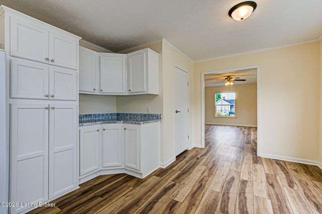 3411 Cedar Point Ln, La Grange, KY 40031