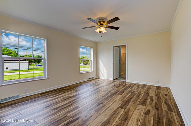 3411 Cedar Point Ln, La Grange, KY 40031