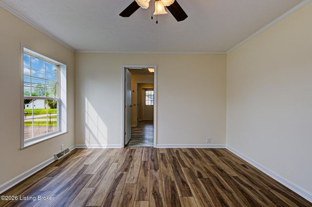 3411 Cedar Point Ln, La Grange, KY 40031