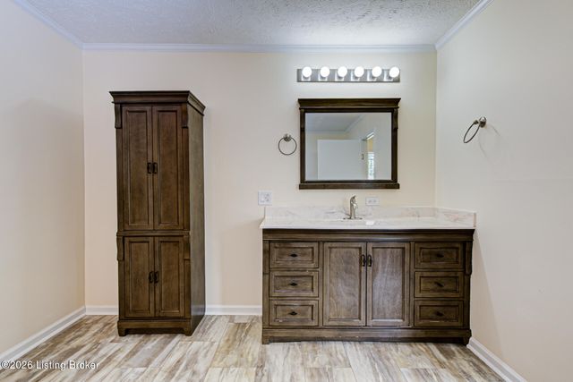 3411 Cedar Point Ln, La Grange, KY 40031