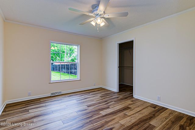 3411 Cedar Point Ln, La Grange, KY 40031