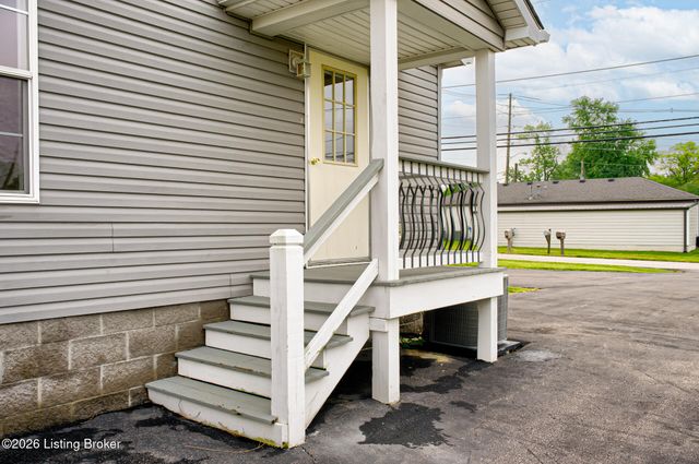 3411 Cedar Point Ln, La Grange, KY 40031