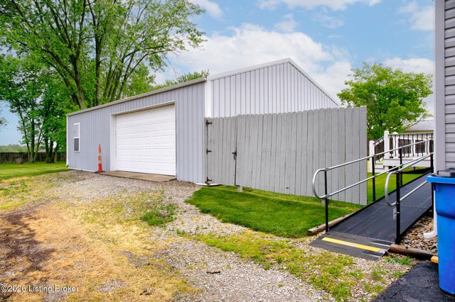 3411 Cedar Point Ln, La Grange, KY 40031